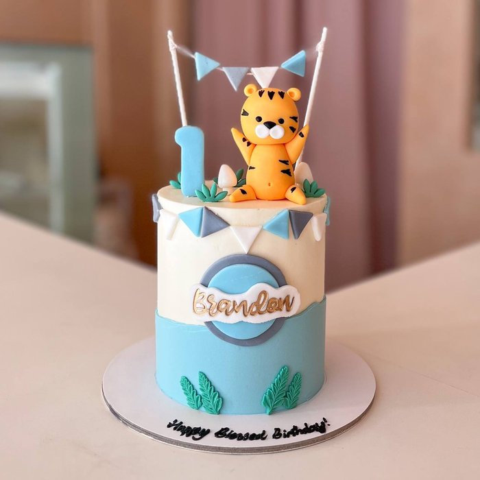 Theo Baby Tiger Cake 