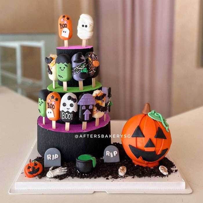 Spooky Halloween Pinata Cakesicle Tower