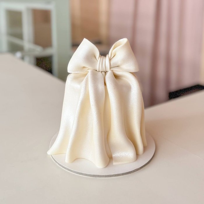 Shimmer Pearlescent Ribbon Cake 